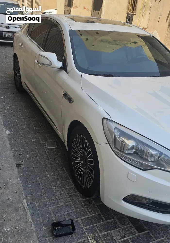 Kia Quoris 2013 photo 2