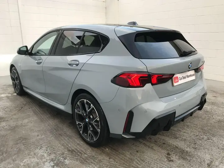 BMW 1 Series 2025 photo 5