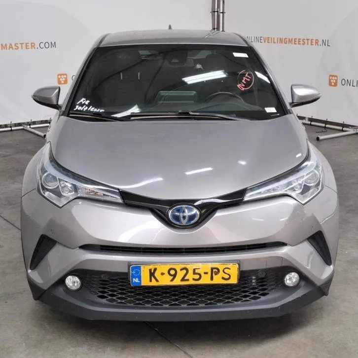 Toyota C-Hr 2017 photo 2