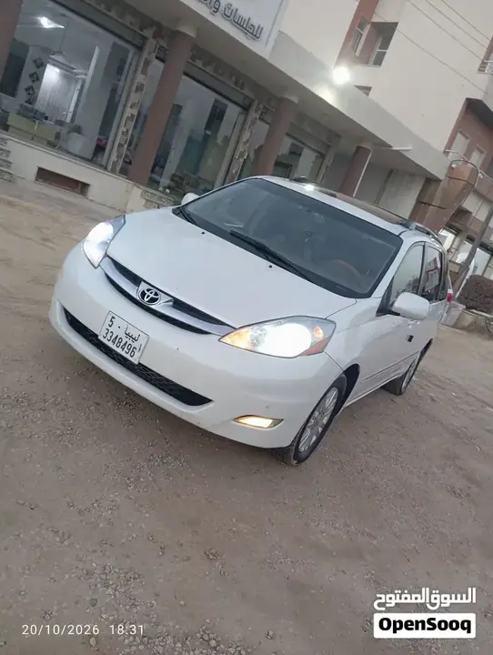 Toyota Sienna 2010 photo 3