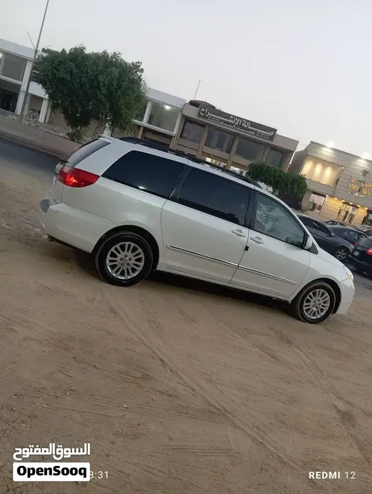 Toyota Sienna 2010 photo 2