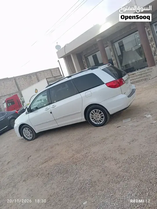 Toyota Sienna 2010 photo 4