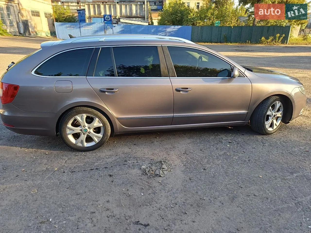 Skoda Superb 2013 photo 4