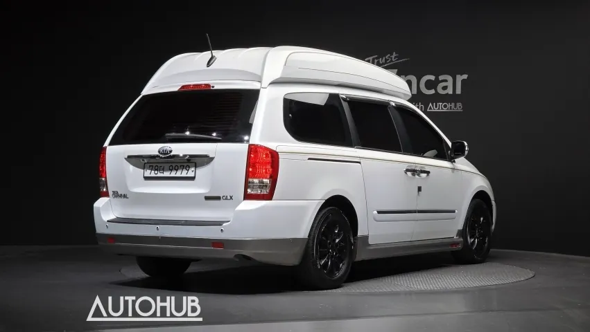 Kia Carnival 2013 photo 2