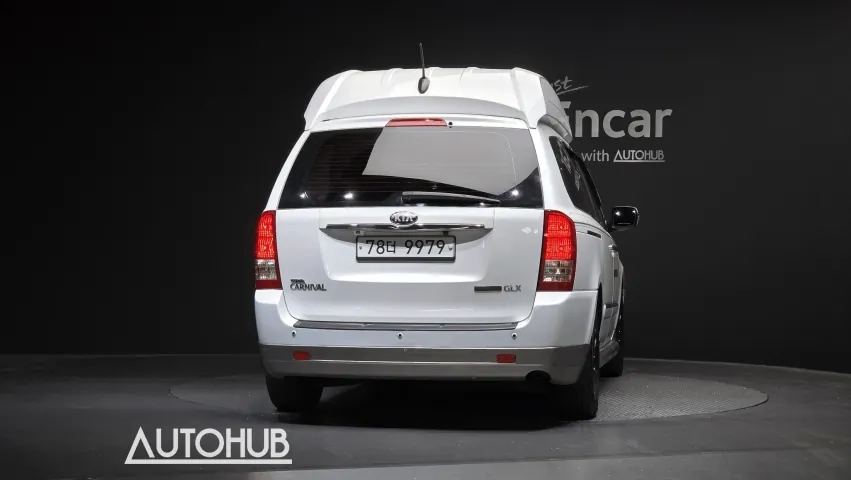 Kia Carnival 2013 photo 4