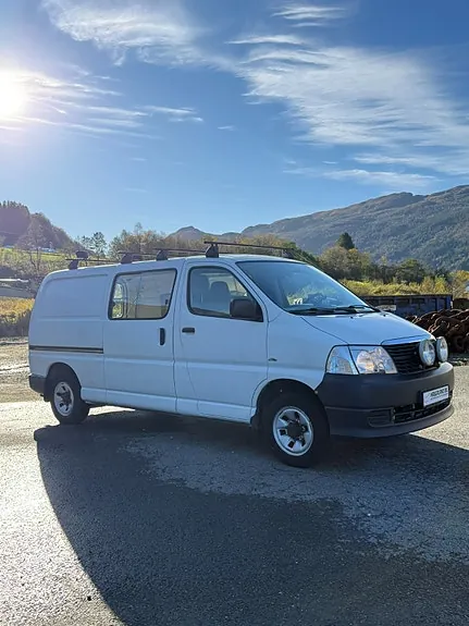 Toyota Hiace 2008 photo 2