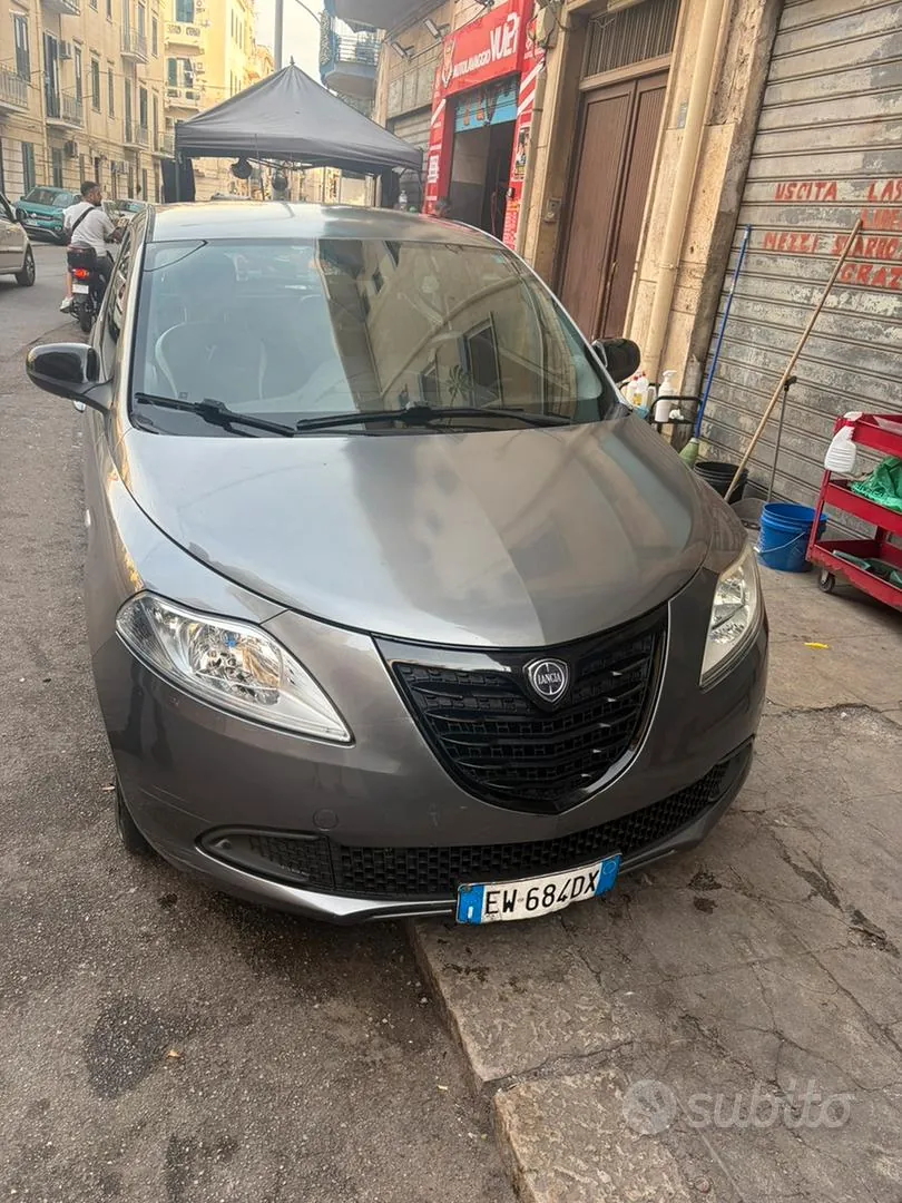 Lancia Ypsilon