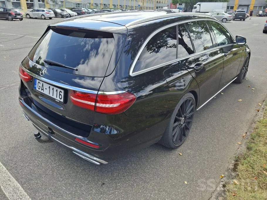 Mercedes-Benz E220 2018 photo 4