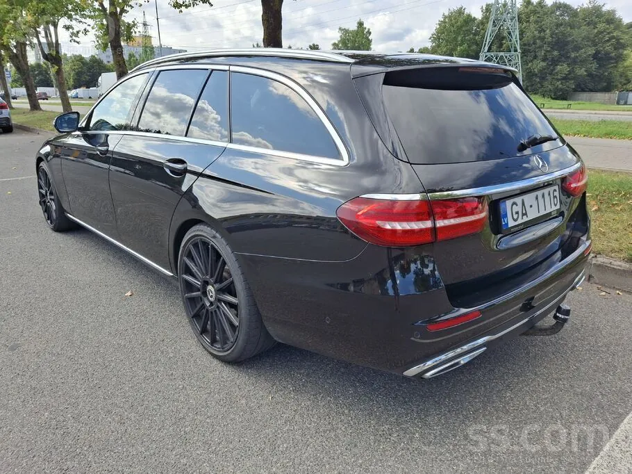 Mercedes-Benz E220 2018 photo 3