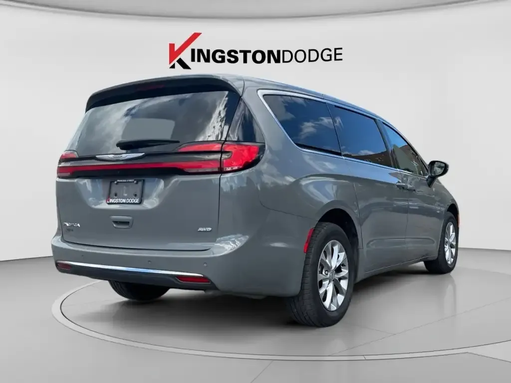 Chrysler Pacifica 2023 photo 5