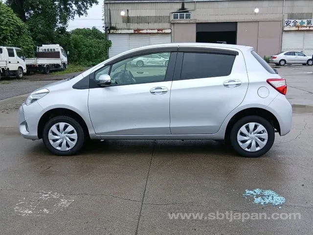 Toyota Vitz 2019 photo 4