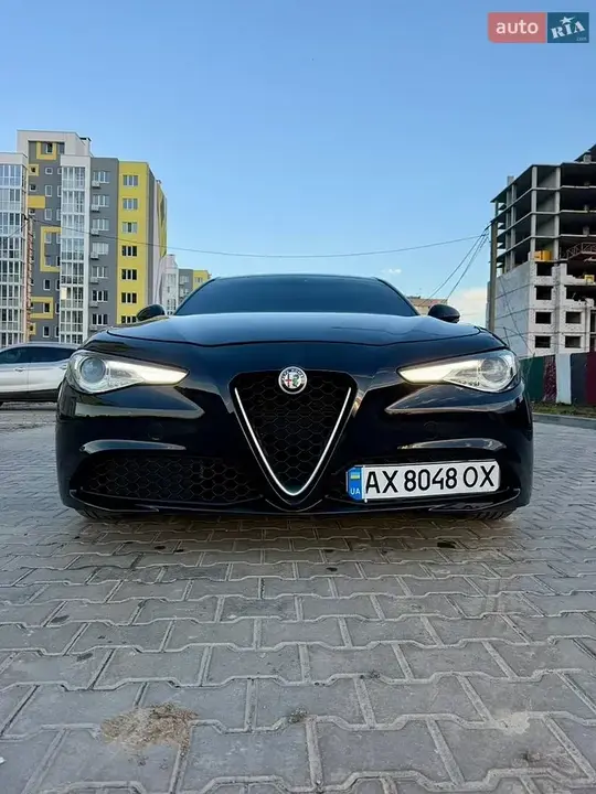 Alfa Romeo Giulia 2017 photo 2