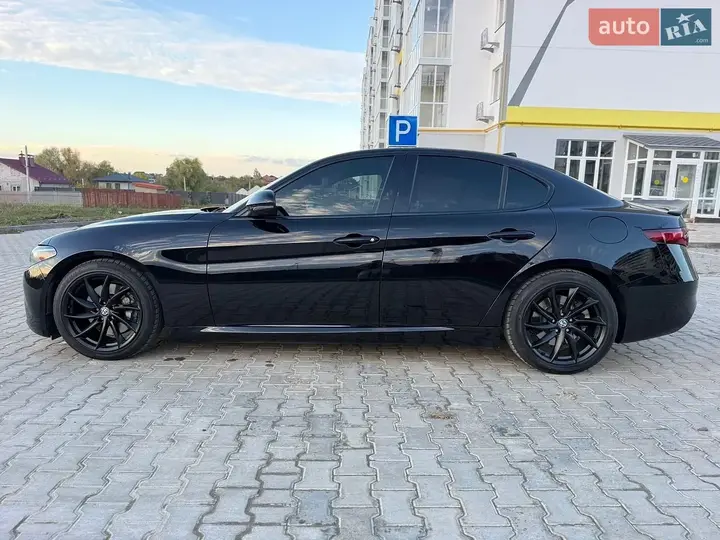 Alfa Romeo Giulia 2017 photo 5