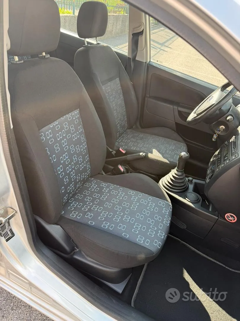 Ford Fiesta 2004 photo 5