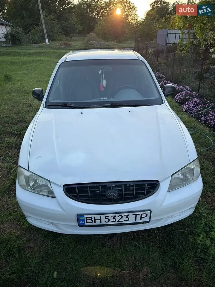 Hyundai Accent 2001 photo 3