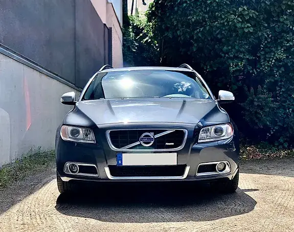 Volvo V70 2011 photo 2