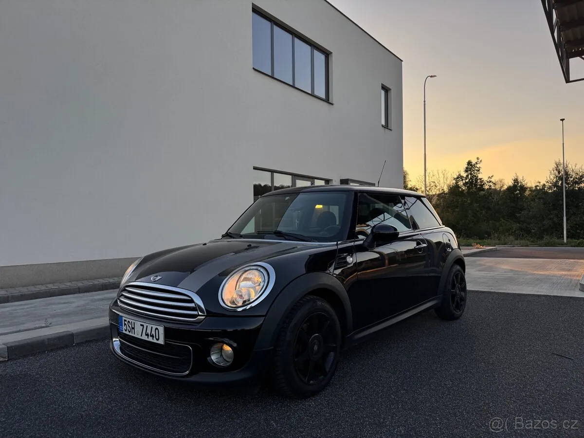 Mini One 2011 photo 2