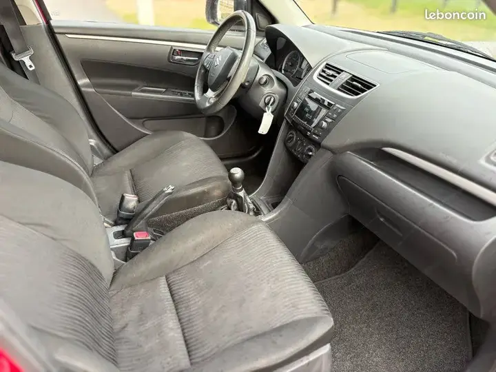 Suzuki Swift 2010 photo 5