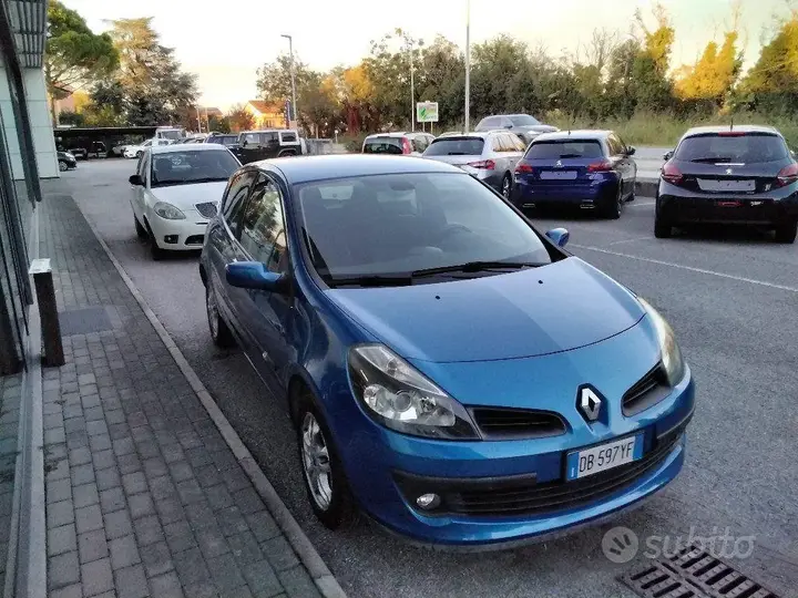 Renault Clio 2006 photo 4