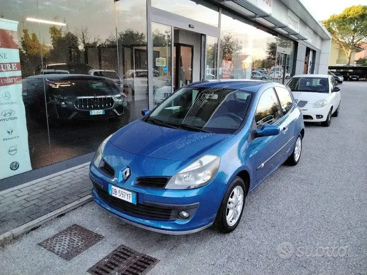 Renault Clio 2006 photo 2