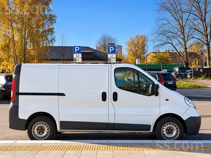 Opel Vivaro 2011 photo 3