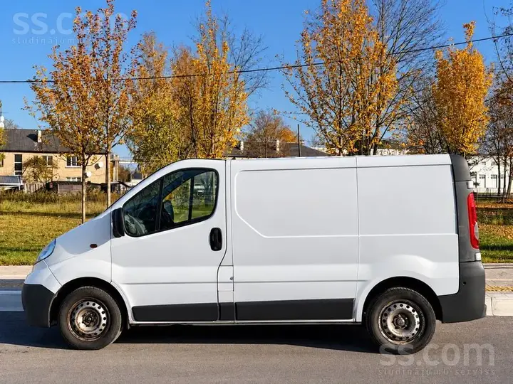Opel Vivaro 2011 photo 4