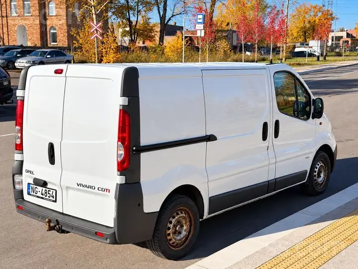 Opel Vivaro 2011 photo 5