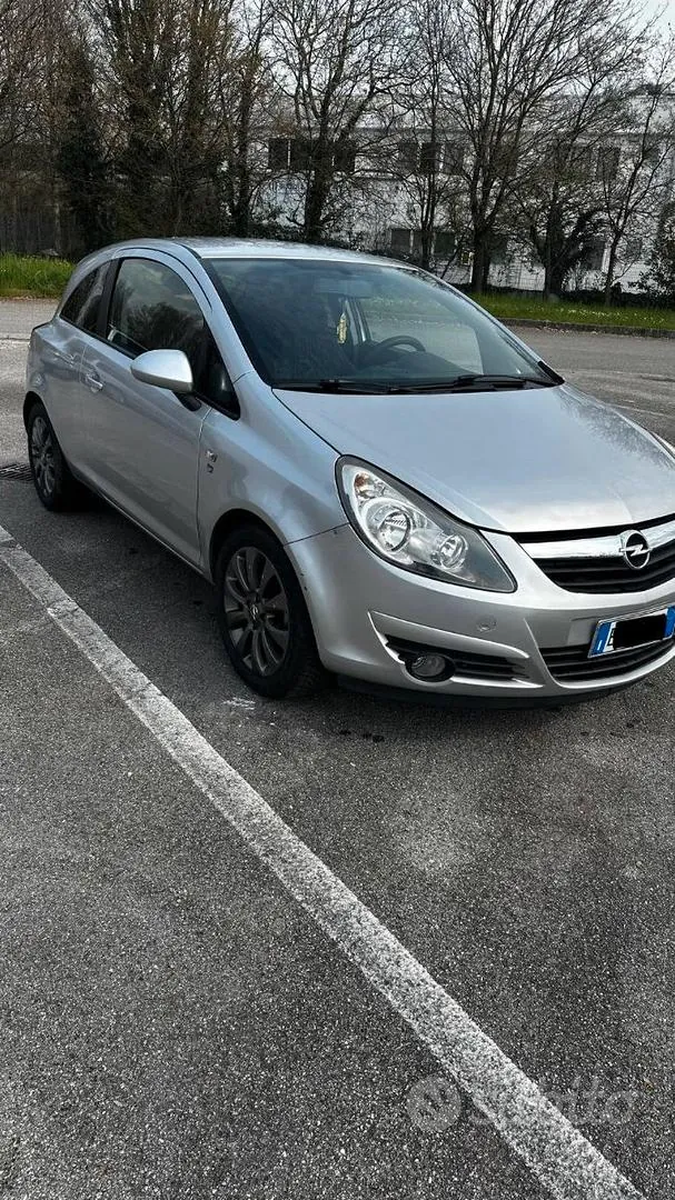 Opel Corsa D 2010 photo 2