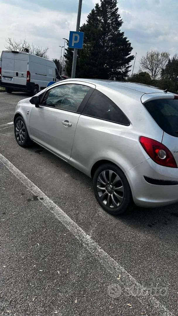 Opel Corsa D 2010 photo 3