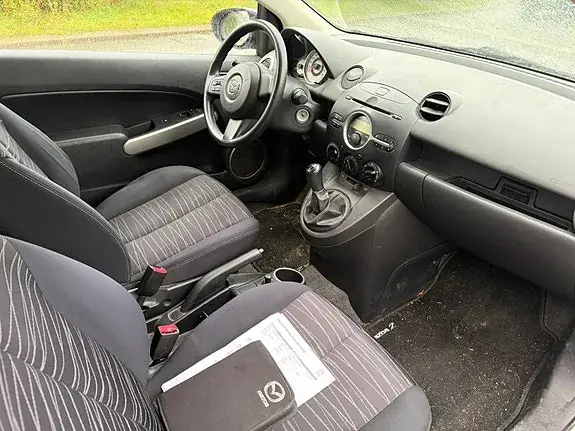 Mazda 2 2008 photo 3