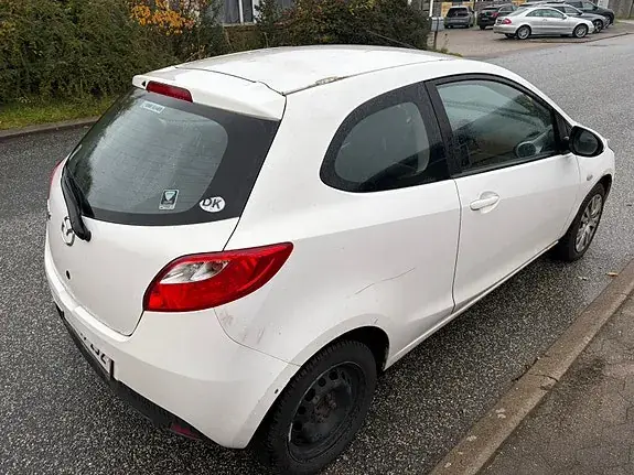 Mazda 2 2008 photo 2