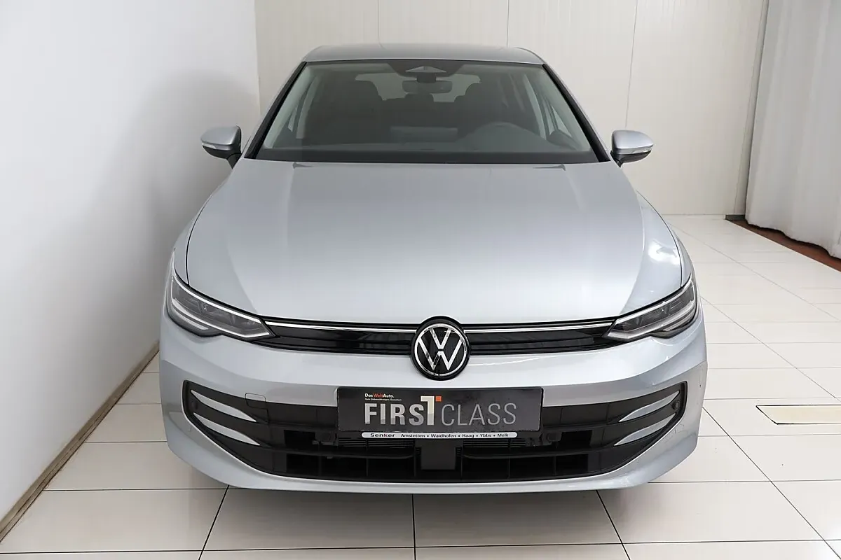 Volkswagen Golf 2026 photo 2