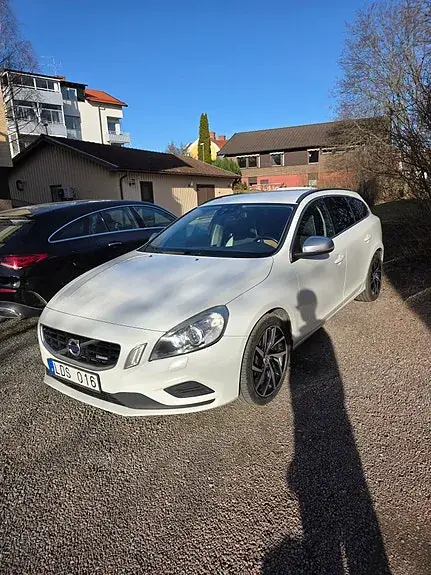 Volvo V60 2011 photo 2