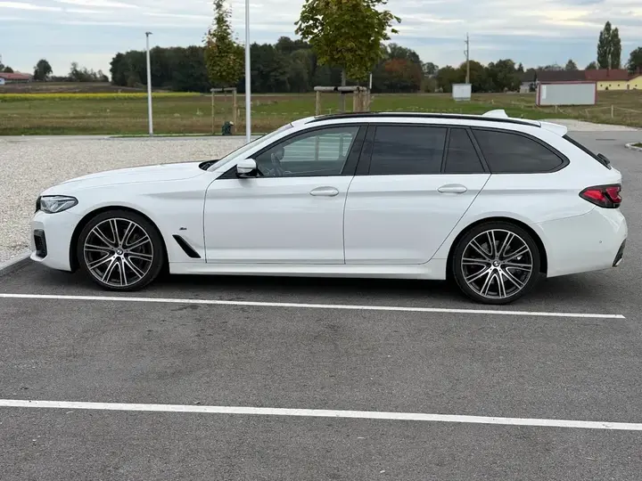 BMW 530D 2023 photo 2