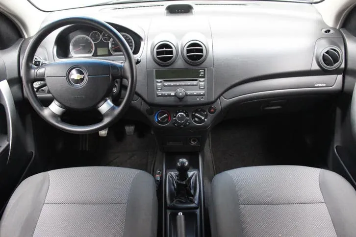 Chevrolet Aveo 2010 photo 2