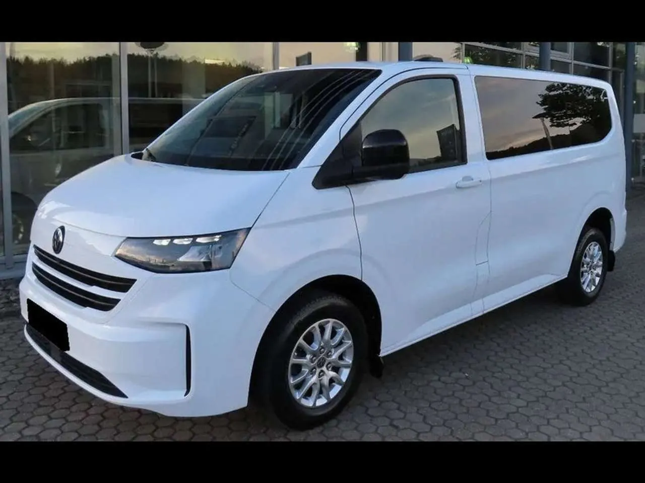 Volkswagen T7 Caravelle 2025 photo 3