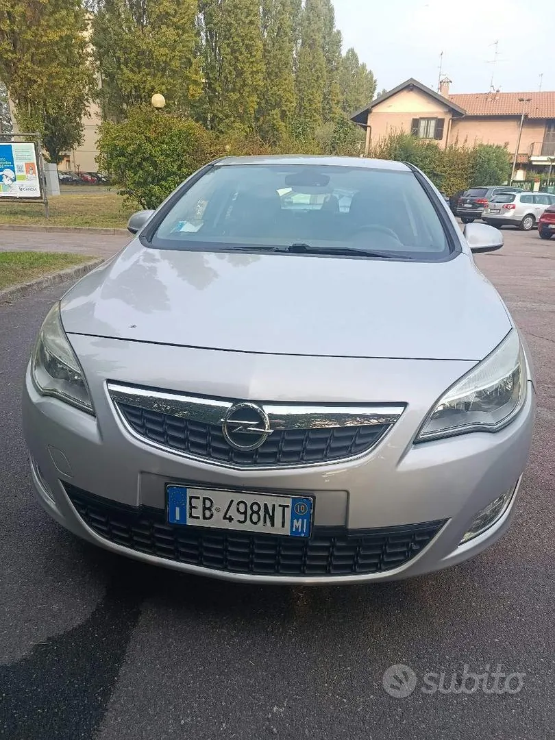 Opel Astra 2010 photo 3