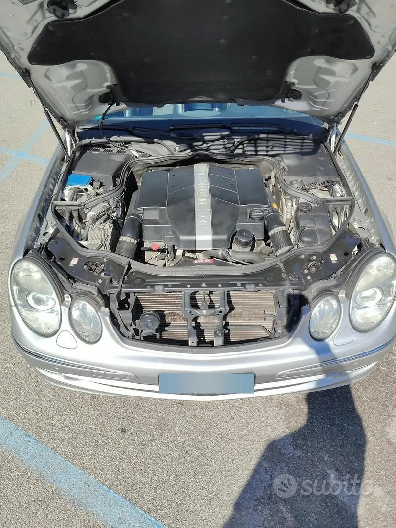 Mercedes-Benz E320 2004 photo 3