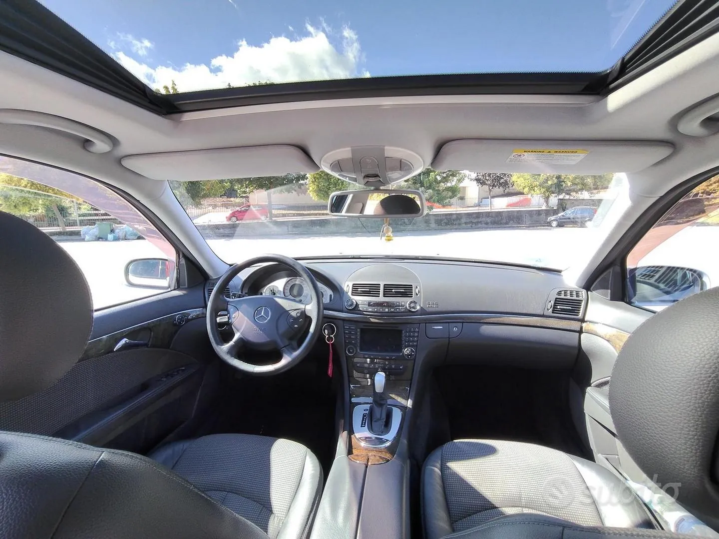 Mercedes-Benz E320 2004 photo 4