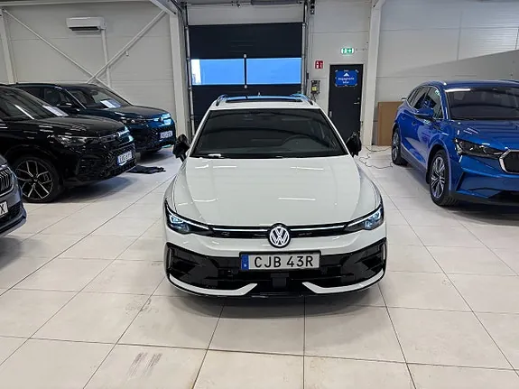 Volkswagen Golf I 2026 photo 2