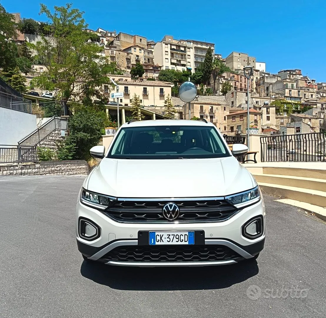 Volkswagen T-Roc 2022 photo 2