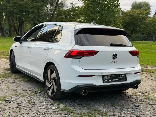 Volkswagen Golf 2023 photo 2