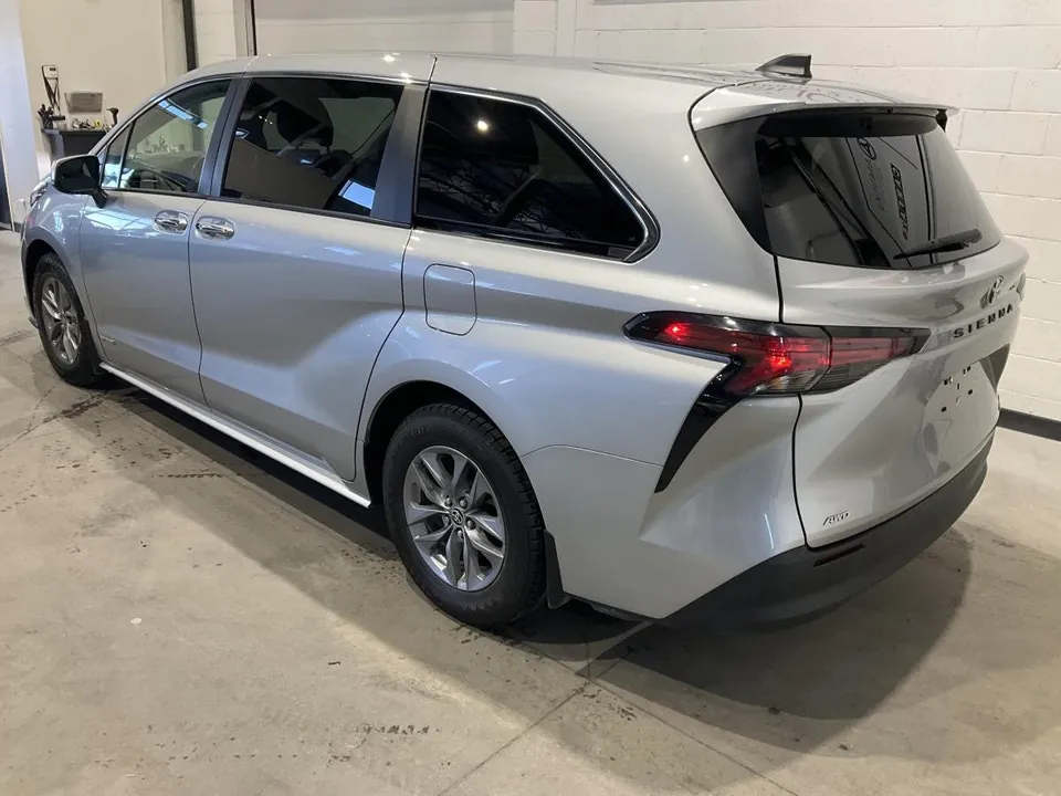 Toyota Sienna 2021 photo 2