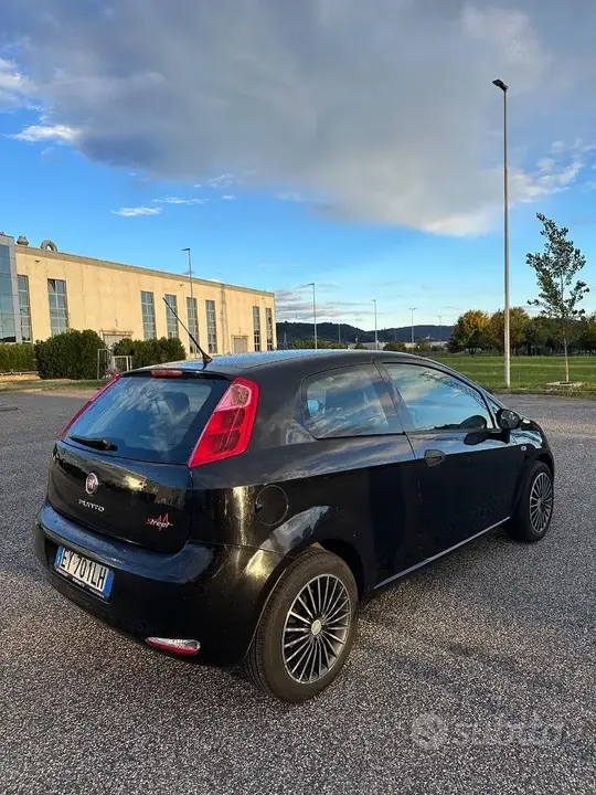 Fiat Grande Punto 2015 photo 4