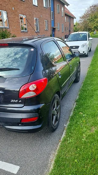 Peugeot 206 2011 photo 2