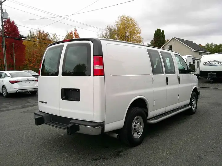 Chevrolet Express 2024 photo 4