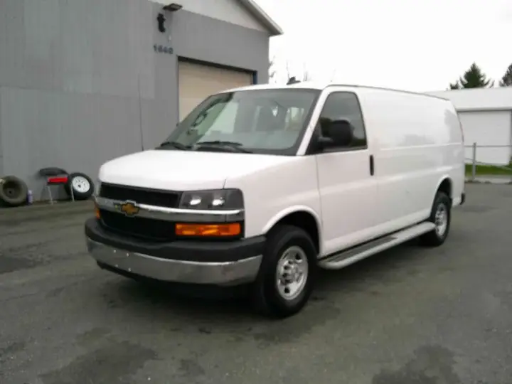 Chevrolet Express 2024 photo 2