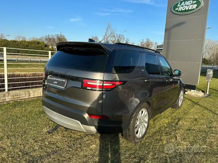 Land Rover Discovery 2018 photo 2