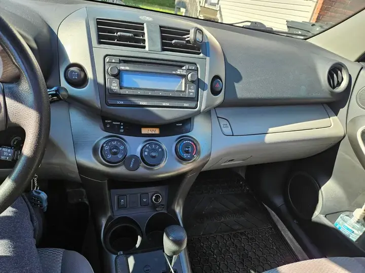 Toyota Rav4 2012 photo 4