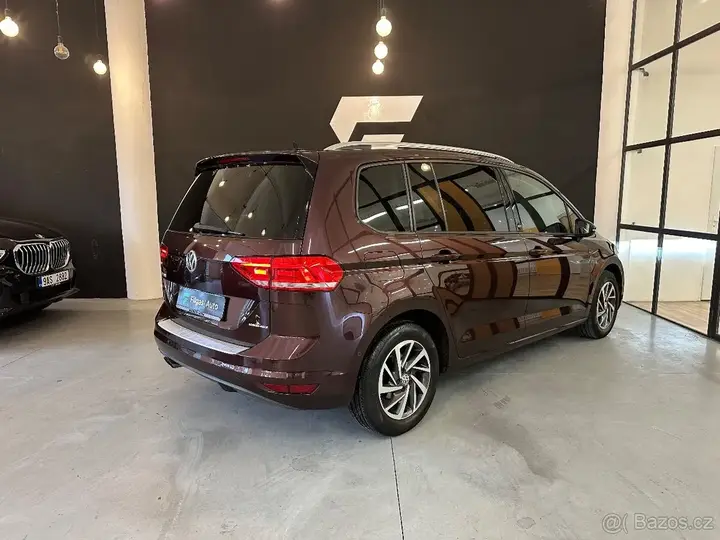 Volkswagen Touran 2017 photo 2